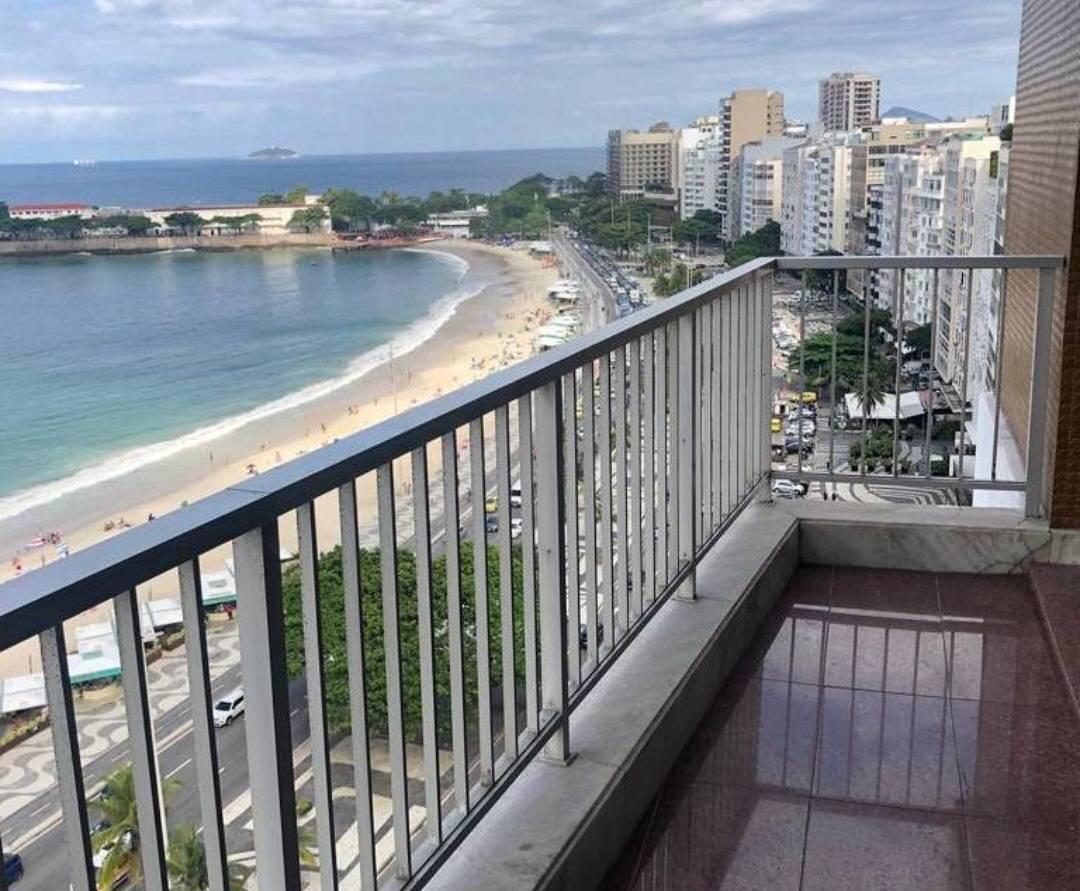 VENDA - Av Atlântica - Apto Frente Mar