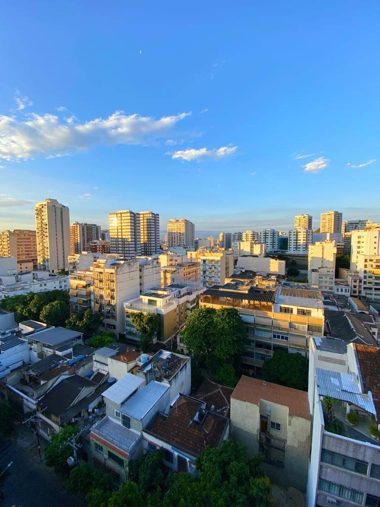 VENDA - Ótimo Apto2 quartos na Tijuca em uma Rua arborizada, calma e segura, próximo ao comercio e ao metro